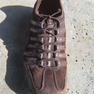 f Skechers walking bicycle shoes size 7 brown
